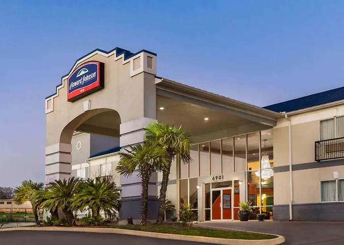 Howard Johnson By Wyndham San Antonio Hotel & Suites